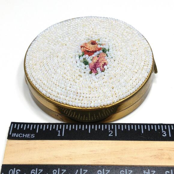 Vintage White Beaded Petit Point Compact, Schildkraut, Coty Powder, Vintage - Picture 2 of 10